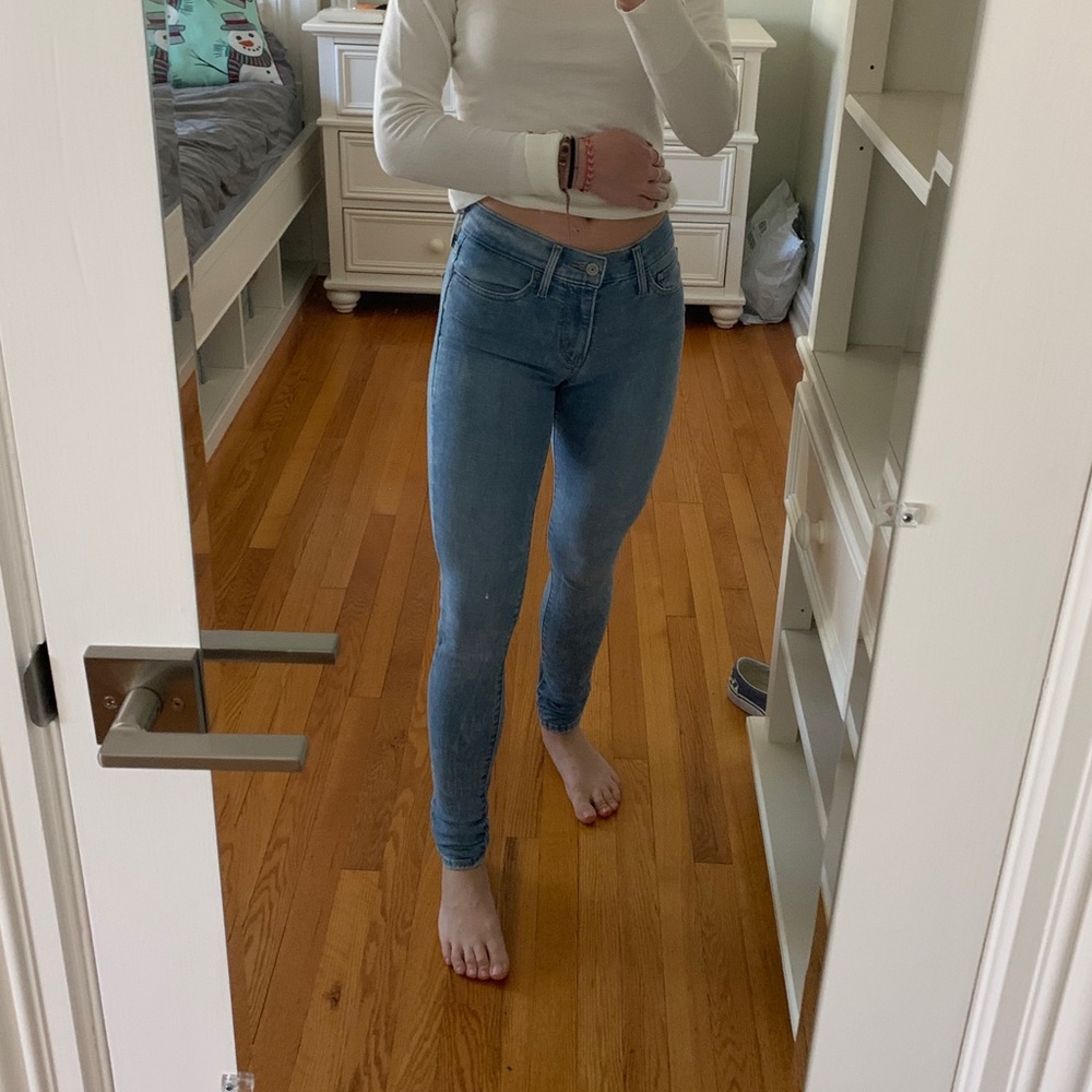 Levi’s light wash super skinny jeans W25